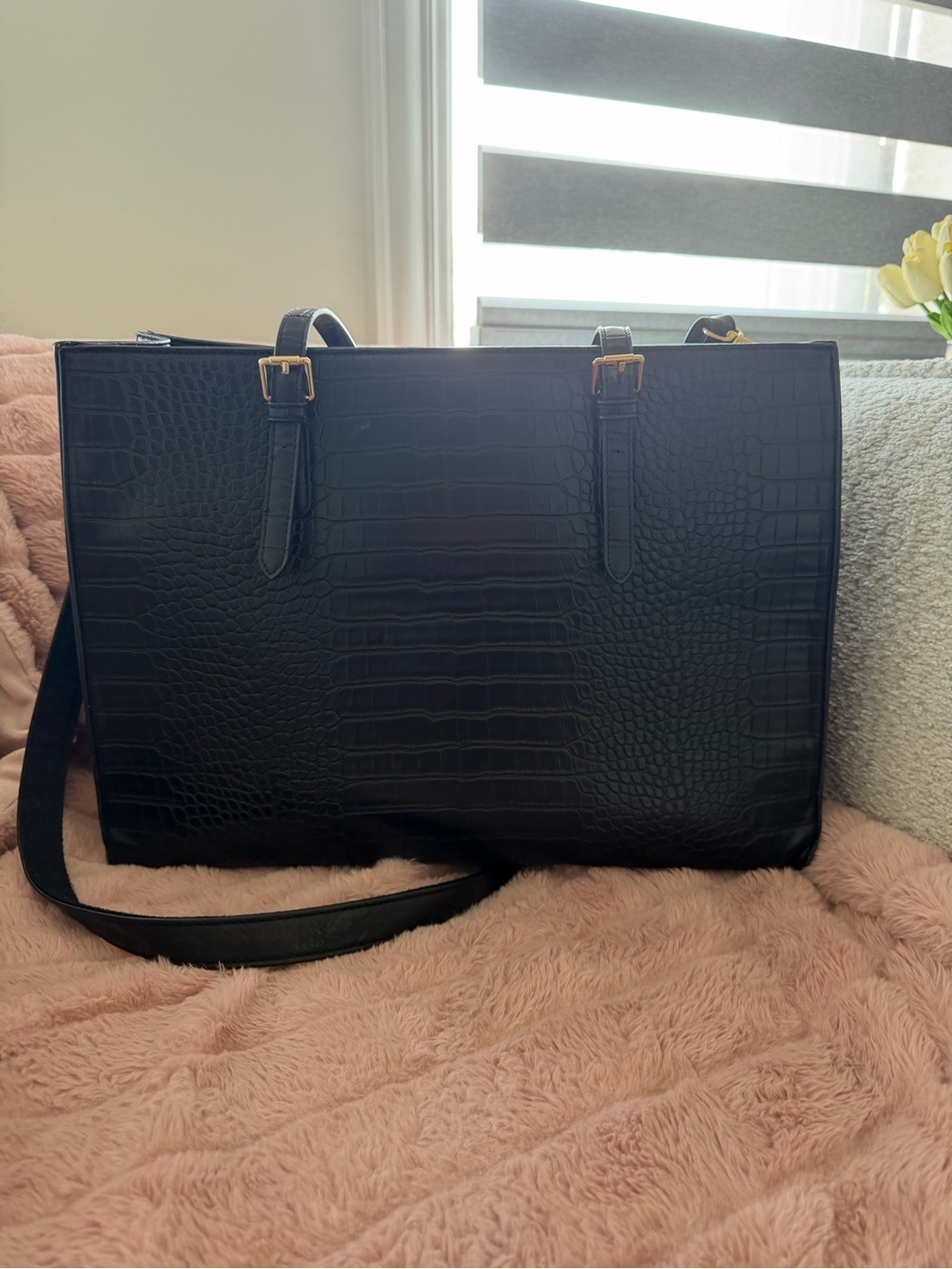 Black Croc-Embossed Leather Tote Bag - Brand Unspecified